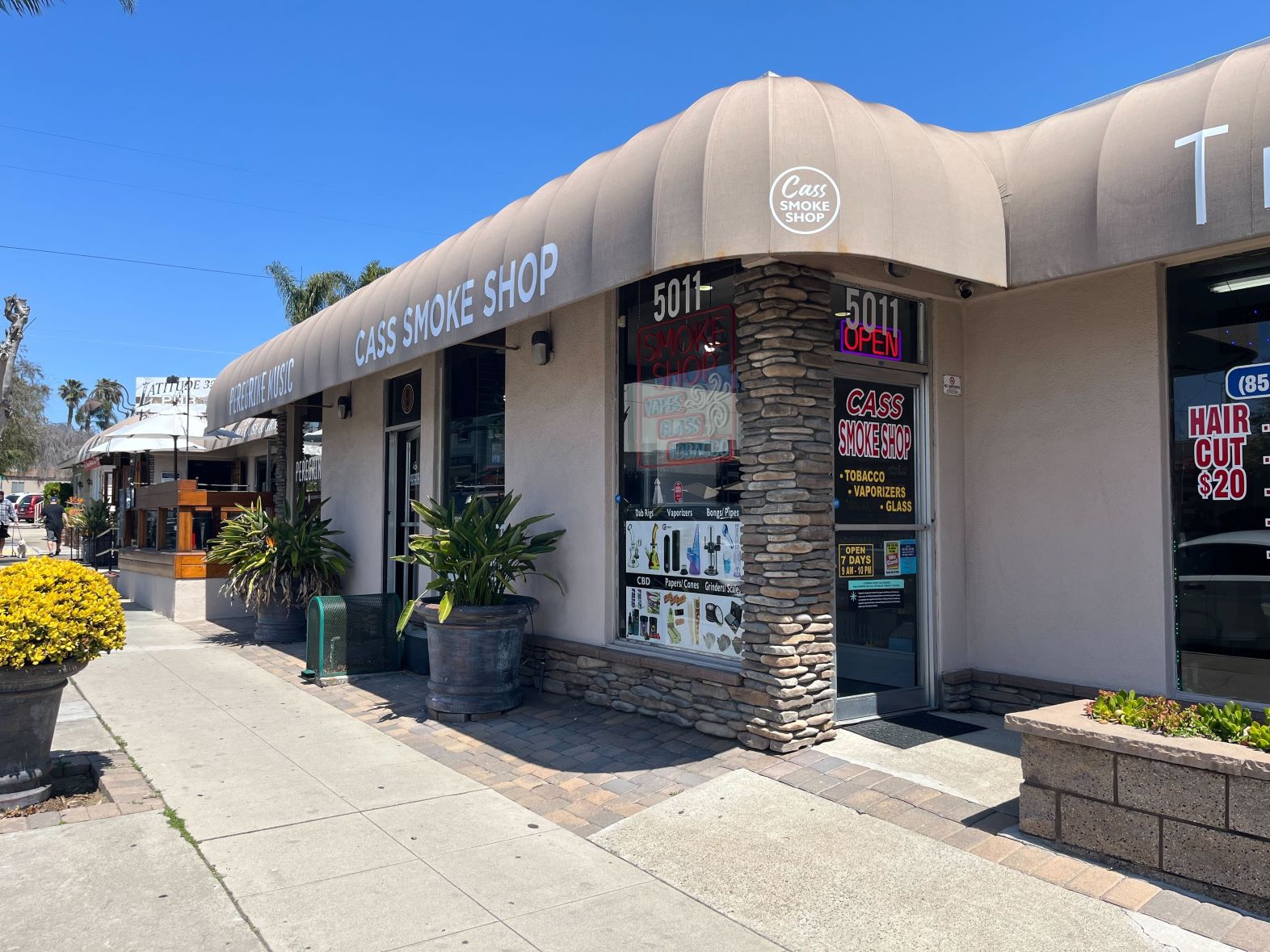 cass smoke shop outside of cass smoke shop in Pacific Beach